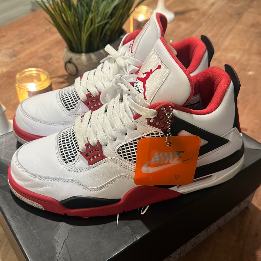 Men 10 Jordan 4